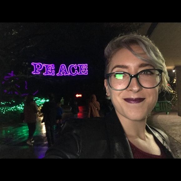 Meet your Posher, Rebecca - Picture 1 of 1